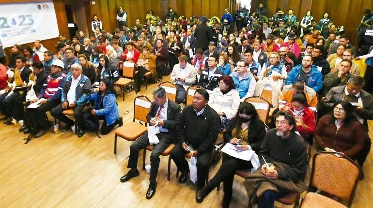 El Municipio de La Paz promovió la primera cumbre por el agua para analizar la crítica situación y propuestas. | APG
